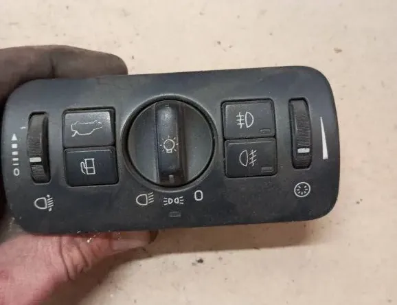 VOLVO XC70 2 generation (2000-2007) Переключатель света 30739415,04066302 33121071