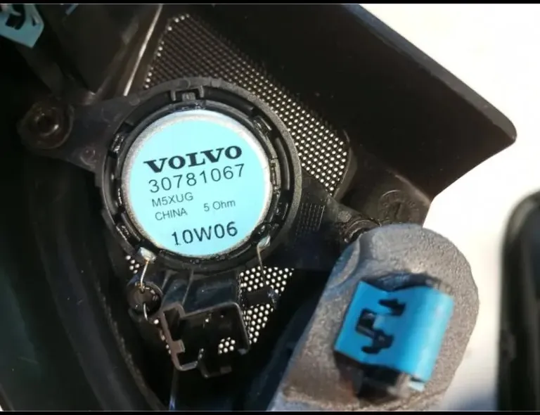 VOLVO V70 2 generation (2000-2008) Priekšējo kreiso durvju skaļrunis 30781067 33123526