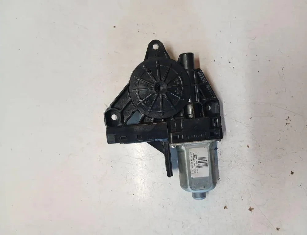 VOLVO V60 1 generation (2010-2020) Rear Right Door Window Control Motor 33125799