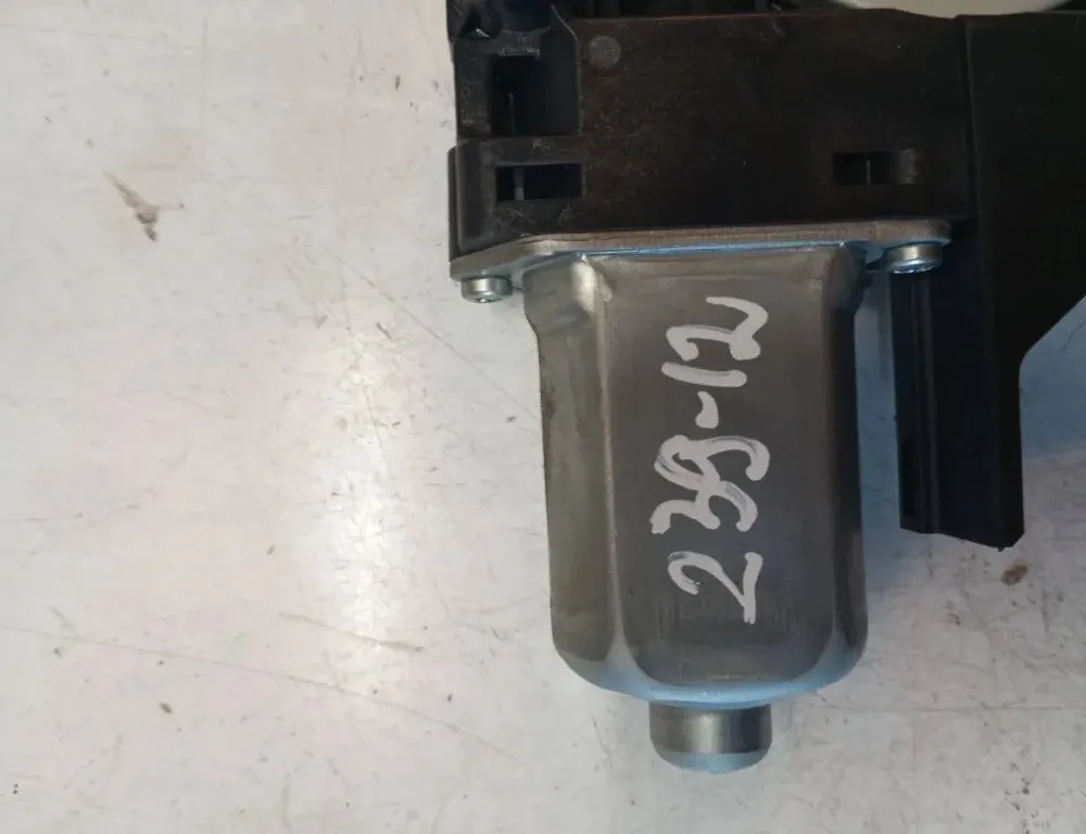 VOLVO V60 1 generation (2010-2020) Rear Right Door Window Control Motor 33125799