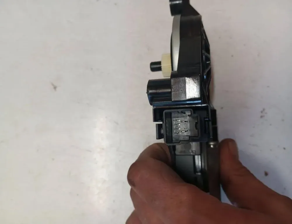 VOLVO V60 1 generation (2010-2020) Rear Right Door Window Control Motor 33125799