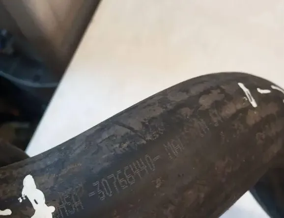 VOLVO XC60 шланг радиатора интеркулера 30766440 33128953