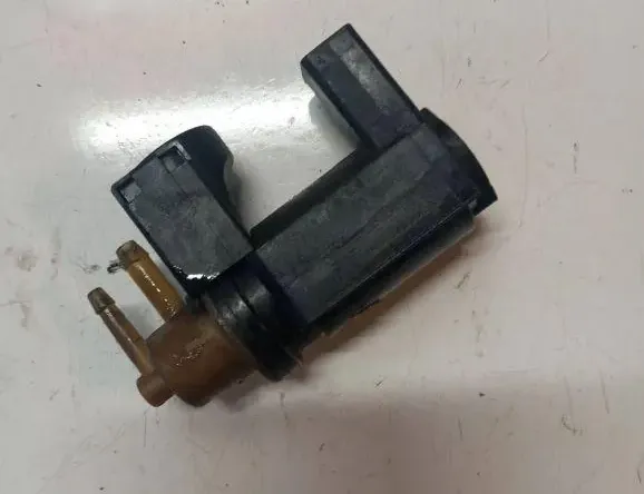 VOLVO V70 2 generation (2000-2008) Соленоидный клапан 31339808 33130225