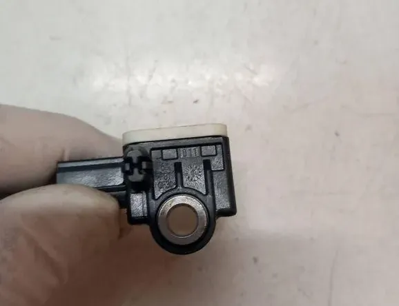 VOLVO V60 1 generation (2010-2020) Priekšējais kreisais trieciena sensors 31334336 33131876