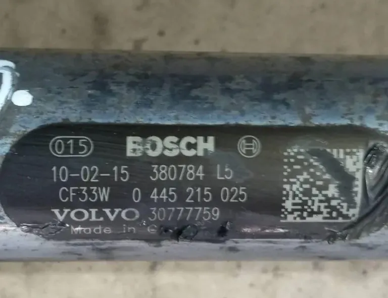 VOLVO XC70 2 generation (2000-2007) Fuel Rail 30777759,0445215025 33135428