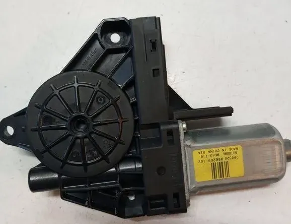 VOLVO XC60 1 generation (2008-2017) Priekšējo kreiso durvju logu pacēlāja motorīts WR12718 33137378