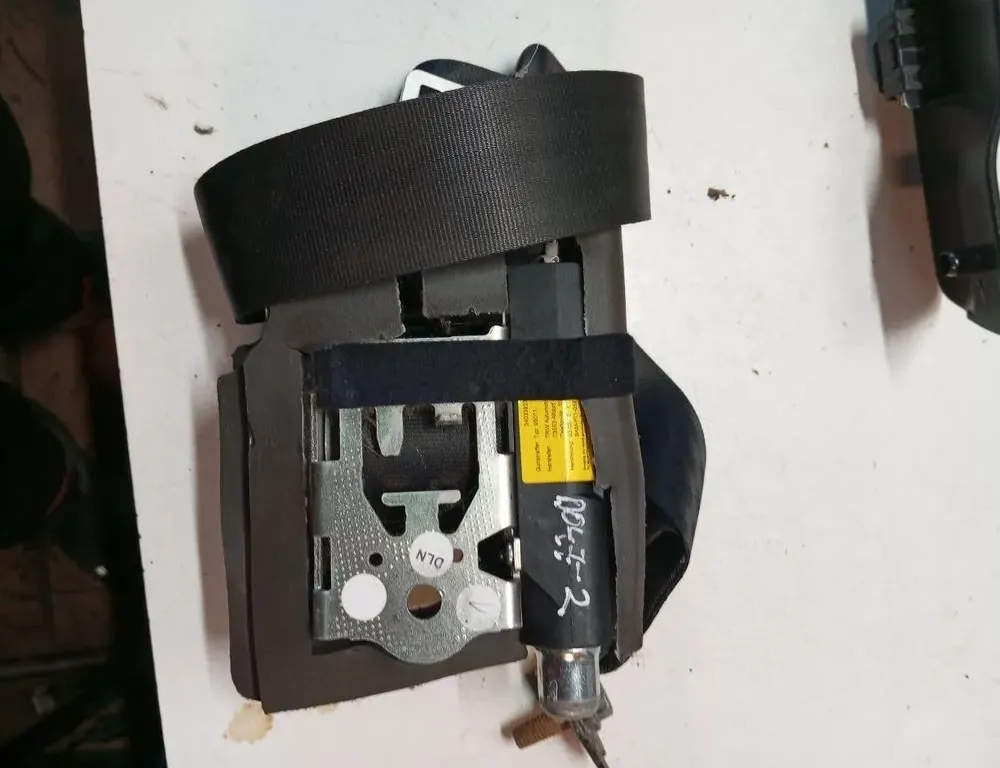 VOLVO XC60 1 generation (2008-2017) Aizmugurējā labā drošības josta 34033923C 33137743