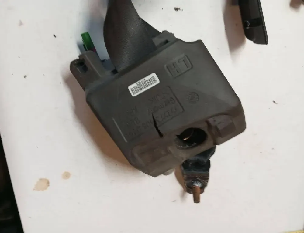 VOLVO XC60 1 generation (2008-2017) Aizmugurējā labā drošības josta 34033923C 33137743