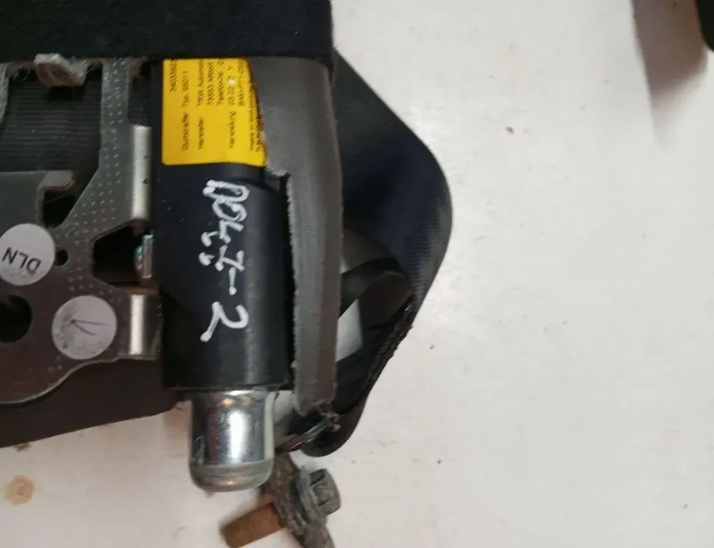 VOLVO XC60 1 generation (2008-2017) Aizmugurējā labā drošības josta 34033923C 33137743