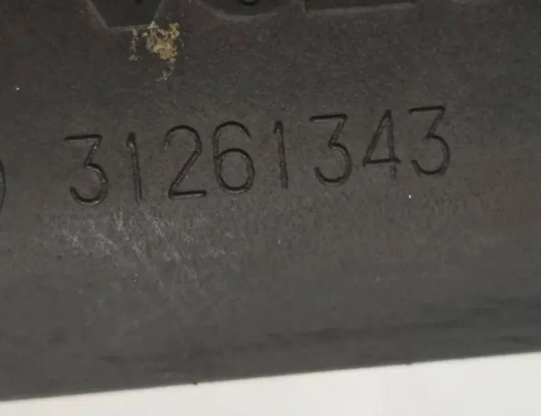 VOLVO V60 1 generation (2010-2020) шланг радиатора интеркулера 31261343 33153430