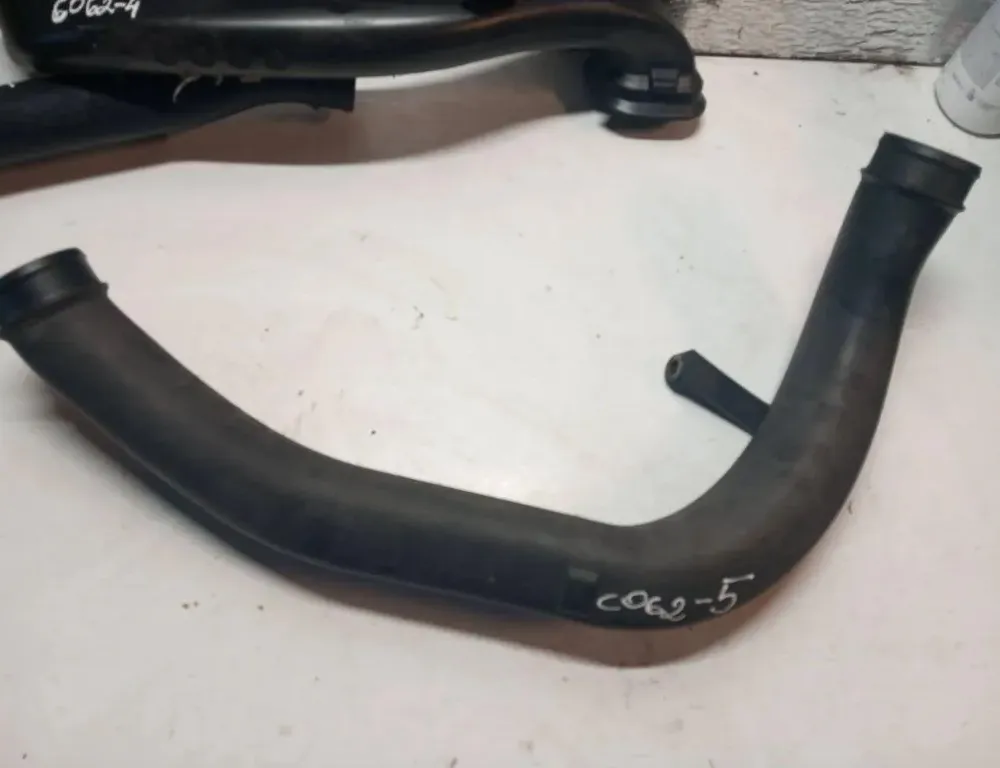 VOLVO V60 1 generation (2010-2020) шланг радиатора интеркулера 31261343 33153430