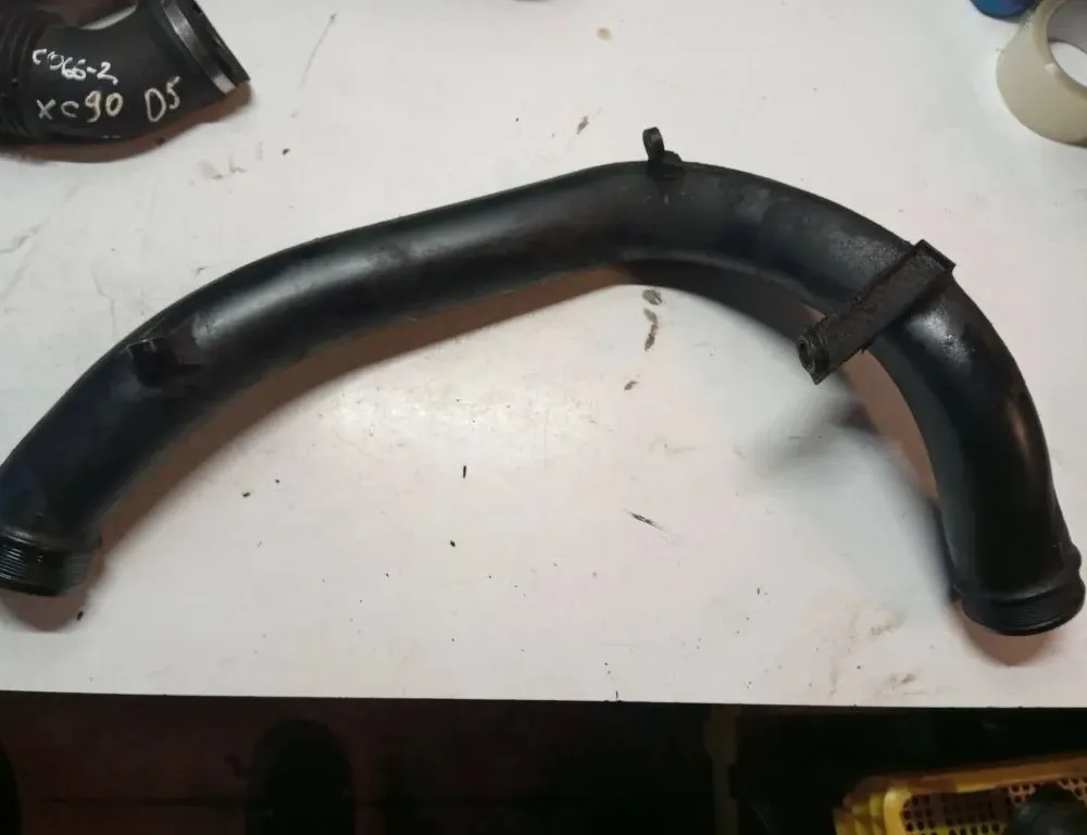 VOLVO S60 2 generation (2010-2020) шланг радиатора интеркулера 31261343 33153500