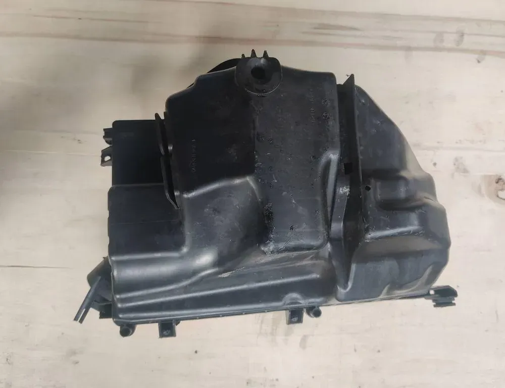 VOLVO XC60 1 generation (2008-2017) Gaisa filtru kaste 31319684 33160192