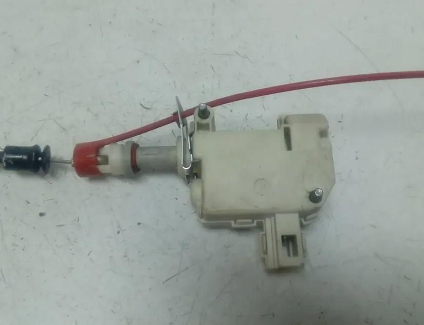 AUDI A8 D3/4E (2002-2010) Degvielas tvertnes vāciņa bloķēšana 4E0862150 27527093