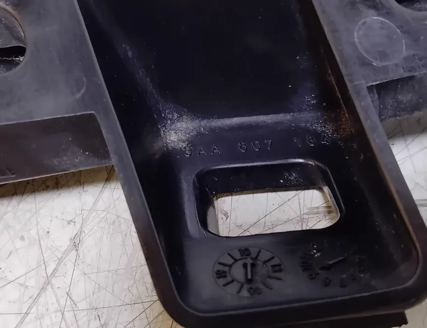 VOLKSWAGEN Passat B7 (2010-2015) Priekšējā labā bufera stiprinājums 3AA807184 27598863