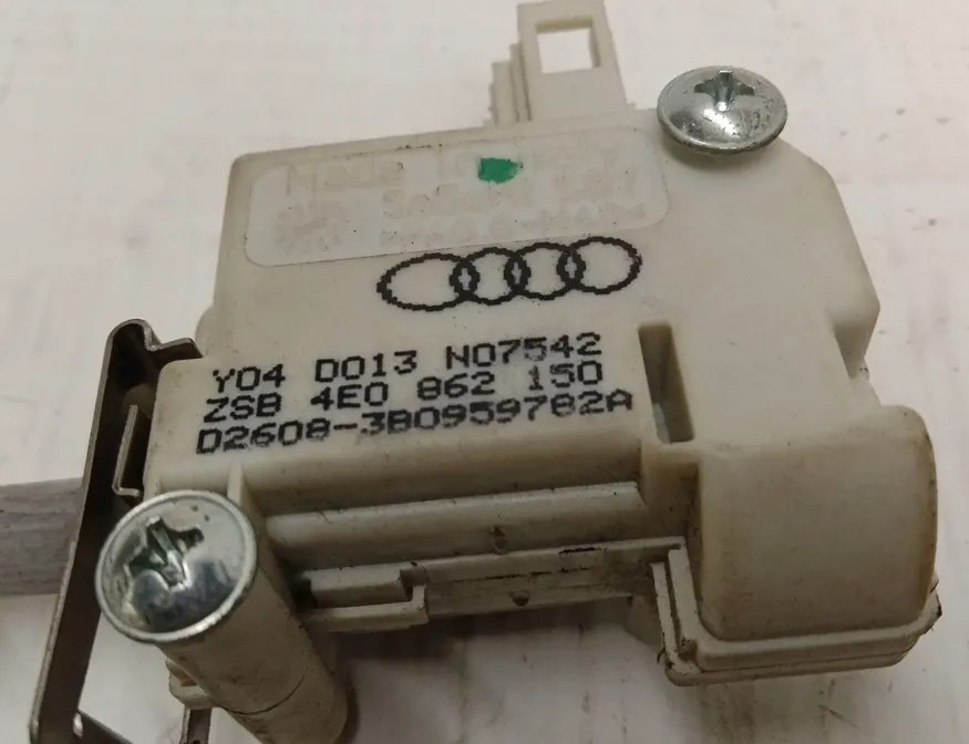AUDI A8 D3/4E (2002-2010) Замок крышки топливного бака 4E0862150 27653153