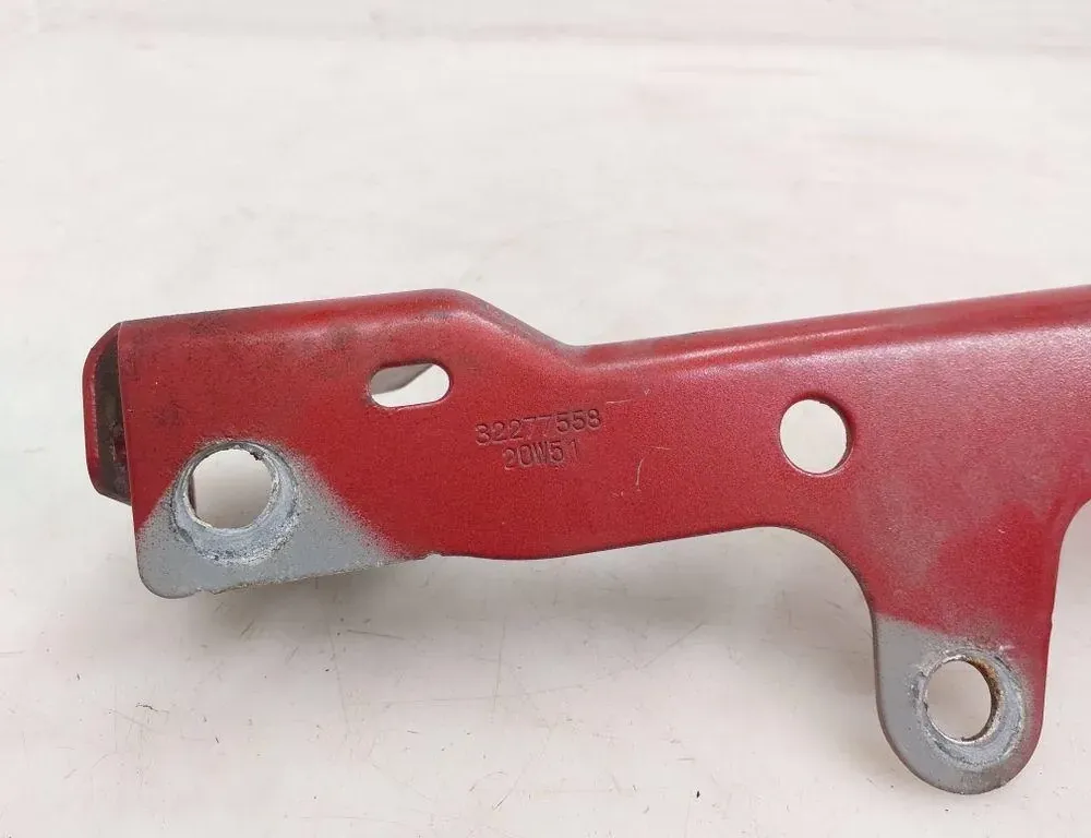 VOLVO XC40 1 generation (2017-2024) Priekšējā labā spārna kronšteins 32277558 34397053