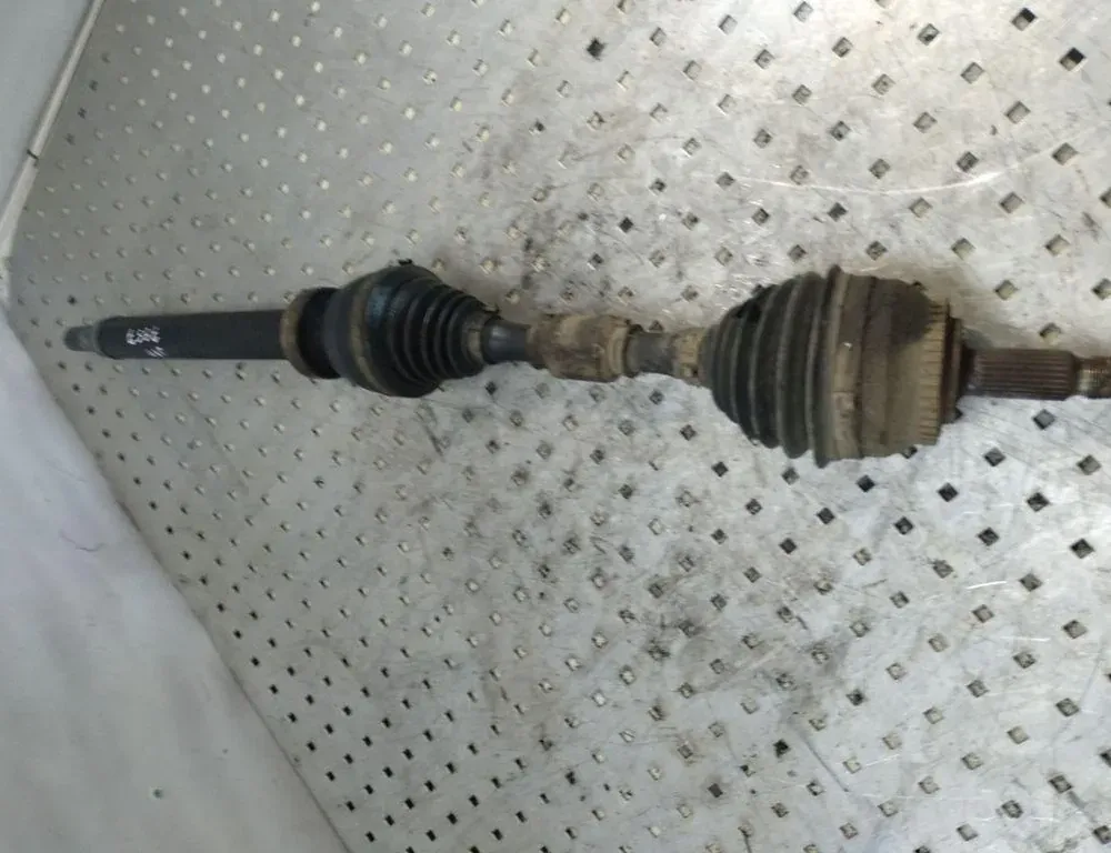 VOLVO V40 1 generation (1996-2004) Priekšējā kreisā pusass 34347403