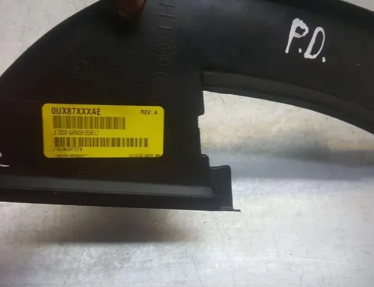 CHRYSLER 300C 1 generation (2005-2011) Молдинг двери передний правый 48876 34346816