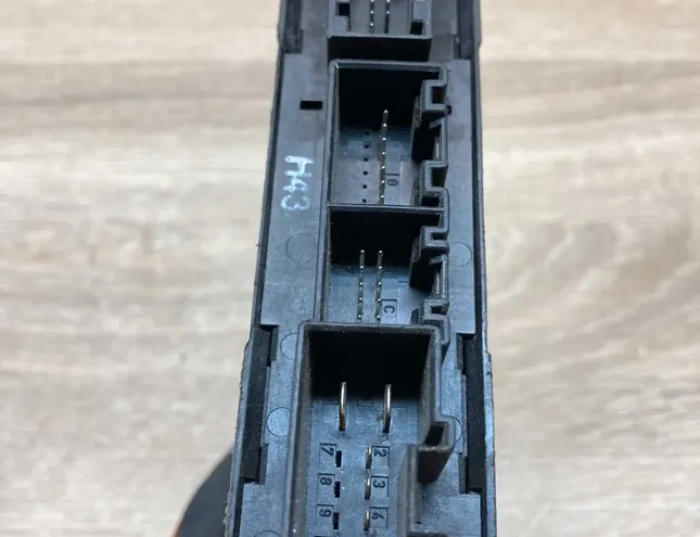 AUDI A4 B5/8D (1994-2001) Priekšējo kreiso durvju logu pacēlāja motorīts 8E1959802B,5WK47006ABF,FrontRight 34321331