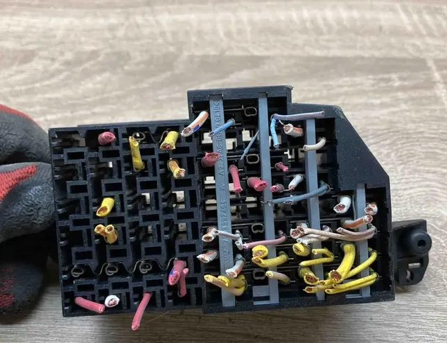 RENAULT Clio 2 generation (1998-2013) Drošinātāju kārba 7703297597 34379272