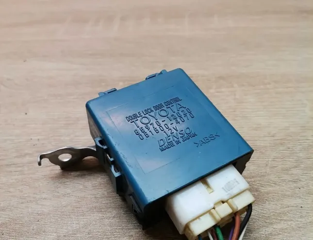 TOYOTA Auris 1 generation (2006-2012) Centrālās atslēgas / bloķēšanas vadības bloks 8597012020,0515004070 34420554