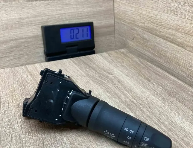 NISSAN Primera P10 (1990-1997) Pagrieziena rādītāja slēdzis 25540AV600 34396866