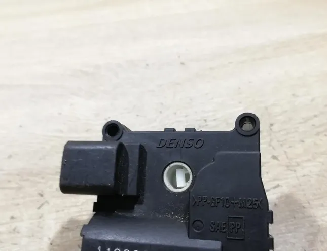 TOYOTA Avensis Verso 1 generation (2001-2003) Salona sildītāja vadības vārsti 1138002051 34418050