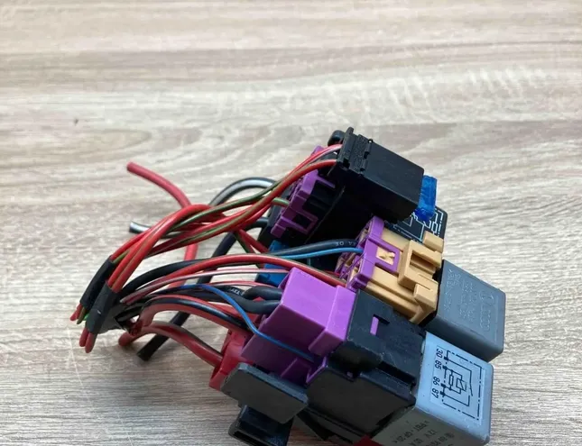 AUDI A4 B5/8D (1994-2001) Drošinātāju kārba 8D0937503C,8D0951253A 34378901