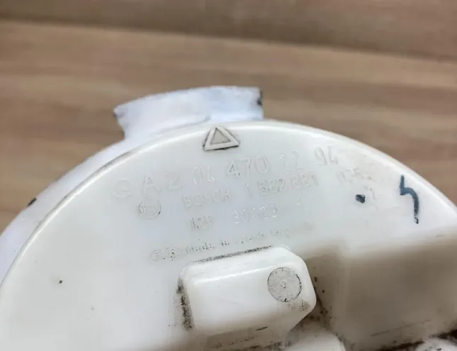 MERCEDES-BENZ C-Class W202/S202 (1993-2001) Kreisās puses degvielas sūknis A2044702294 34284410