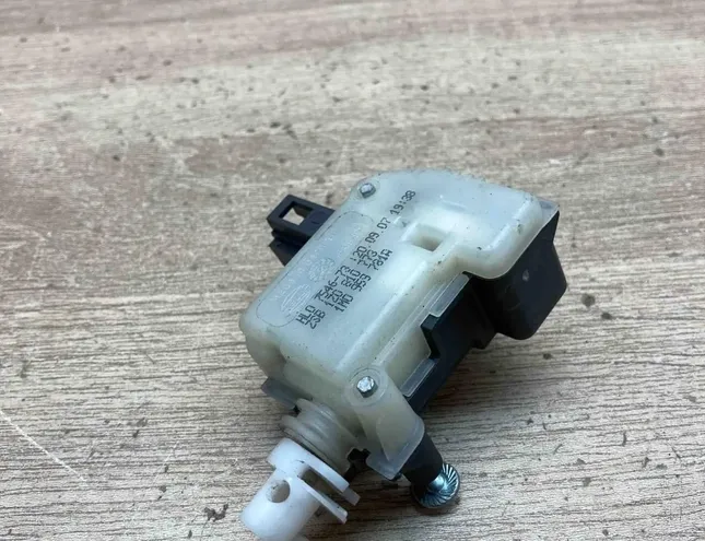 SKODA Octavia 1 generation (1996-2010) Degvielas tvertnes vāciņa bloķēšana 1Z0810773,1M0959781A 34376003