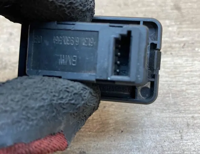 BMW 3 Series E21 (1975-1983) Mūzikas atskaņotāja papildu savienotāji (AUX / USB) 6930561 34386755