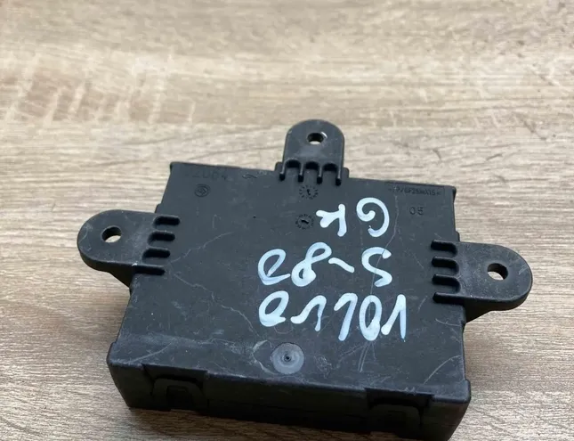 VOLVO V70 1 generation (1997-2000) Aizmugurējo kreiso durvju vadības bloks 7G9T14B534CC,Rear 34408869