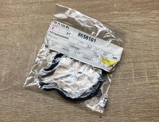 VOLVO S60 1 generation (2000-2009) Sūkšanas šļūtenes turētājs 8658101 34429738