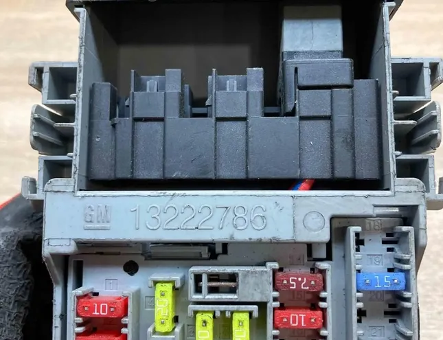 OPEL Astra J (2009-2020) Drošinātāju kārba 13222786 34337883