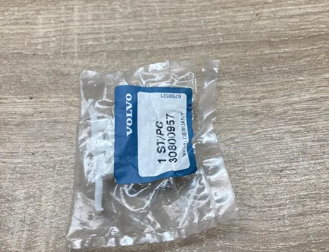 VOLVO S40 1 generation (1996-2004) Riteņu balsts 30800957 34428526