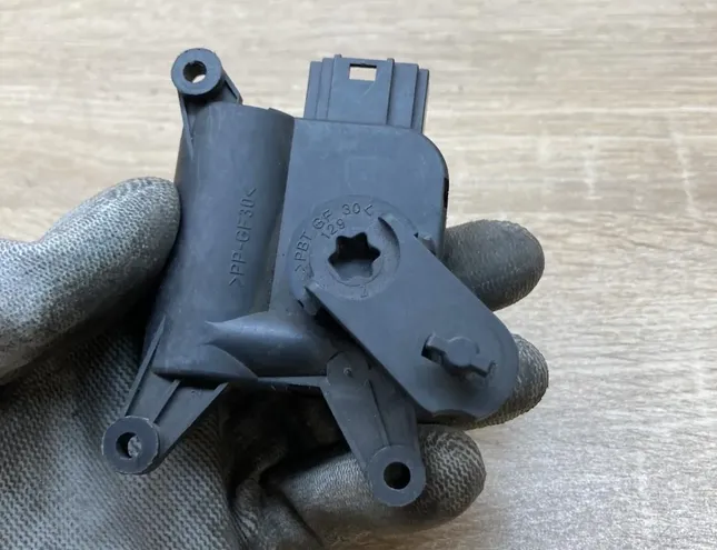 VOLKSWAGEN Touran 1 generation (2003-2015) Salona sildītāja vadības vārsti 1K0907511B,0132801341 34283107