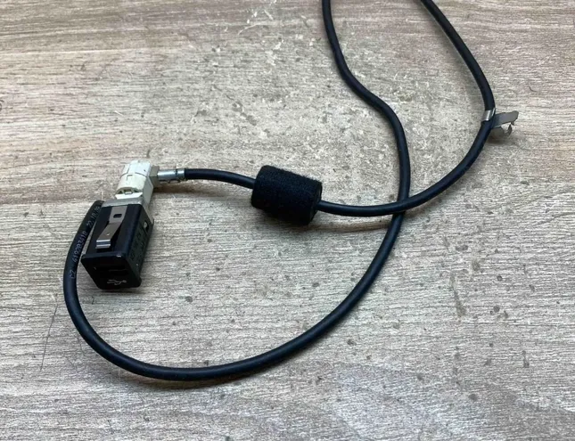 BMW 3 Series E21 (1975-1983) Mūzikas atskaņotāja papildu savienotāji (AUX / USB) 9167196 34384908