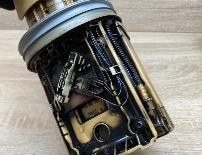 VOLKSWAGEN Touran 1 generation (2003-2015) Kreisās puses degvielas sūknis 88457310 34282587