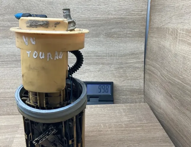 VOLKSWAGEN Touran 1 generation (2003-2015) Kreisās puses degvielas sūknis 88457310 34282587