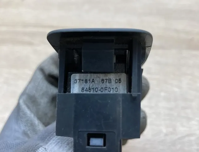 TOYOTA Corolla Verso 1 generation (2001-2009) Aizmugurējo kreiso durvju loga pacēlāja slēdži 848100F010,848100F010,37181A 34456792