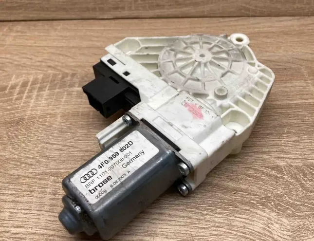 AUDI A6 C4/4A (1994-1997) Priekšējo kreiso durvju logu pacēlāja motorīts 4F0959802D 34404128