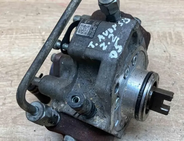 TOYOTA Avensis 2 generation (2002-2009) Degvielas sūknis 221000R010 34386674