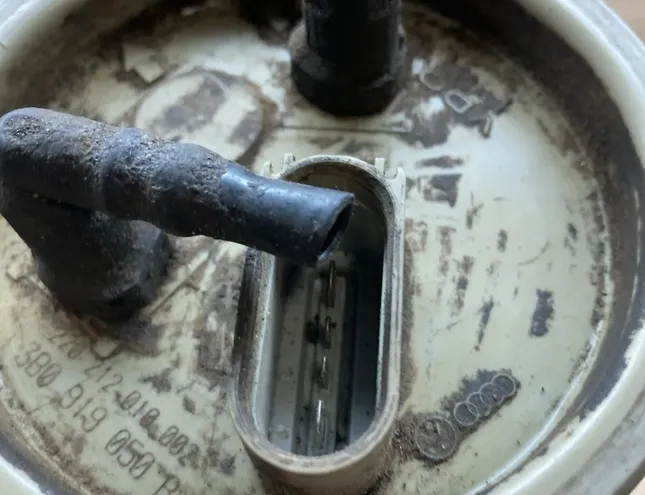 VOLKSWAGEN Passat B5 (1996-2005) Kreisās puses degvielas sūknis 3B0919050B 34288824