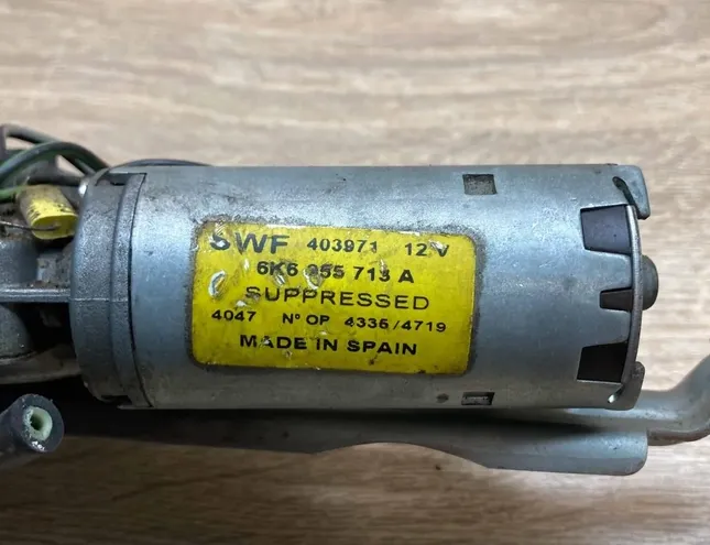 SEAT Ibiza 2 generation (1993-2002) Bagāžas nodalījuma loga tīrītāja motorīts 6K6955713A,6K6955711 34349537