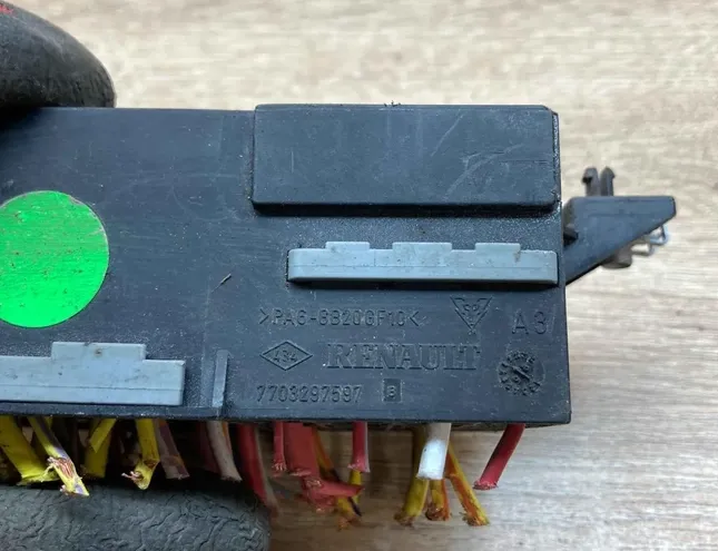 RENAULT Clio 2 generation (1998-2013) Drošinātāju kārba 7703397464,7703297597 34378564