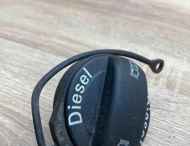 VOLKSWAGEN Passat B6 (2005-2010) Degvielas tvertnes vāciņš 3C0201553D,Diesel 34379925