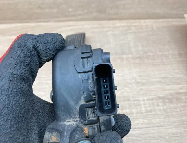 NISSAN Primera P10 (1990-1997) Akseleratora / gāzes pedālis 18002AU410 34402814