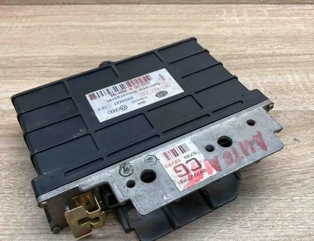 AUDI 100 4A/C4 (1990-1994) Pārnesumkārbas vadības bloks 097927731,5DG00696251 34365505