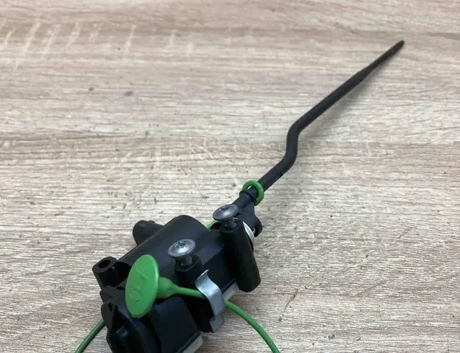 BMW 3 Series E21 (1975-1983) Degvielas tvertnes vāciņa bloķēšana 6985880,698588004 34381207